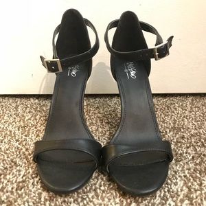 MOSSIMO HEELS